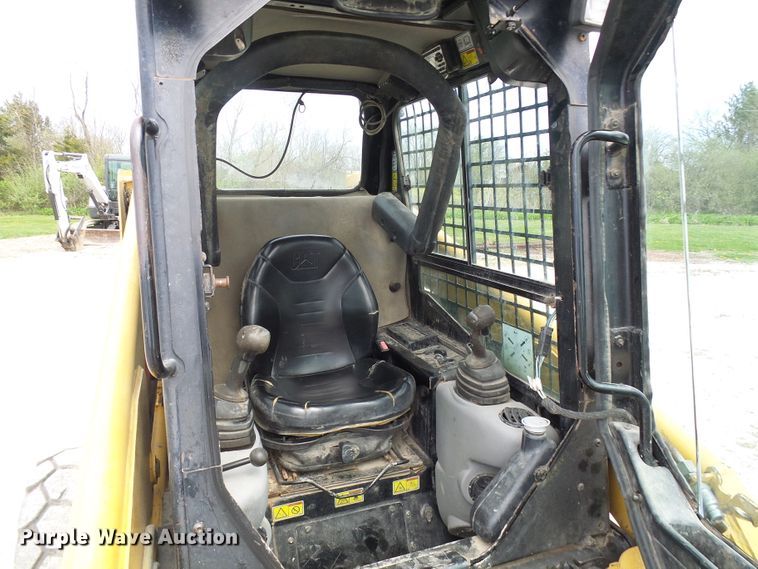 image for item DG5636 2005 Caterpillar  246B skid steer loader