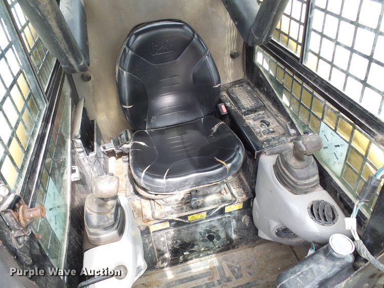 image for item DG5636 2005 Caterpillar  246B skid steer loader