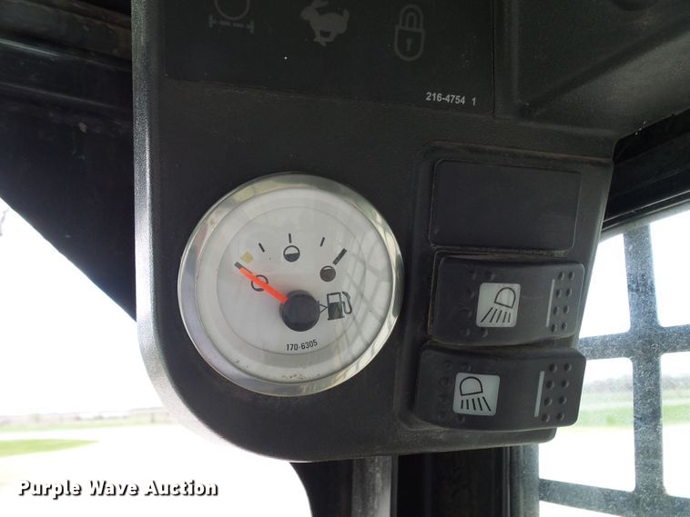 image for item DG5636 2005 Caterpillar  246B skid steer loader