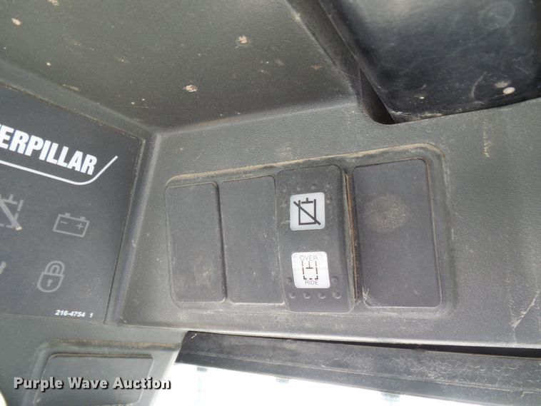 image for item DG5636 2005 Caterpillar  246B skid steer loader