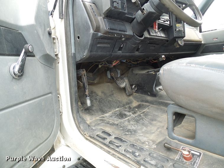 image for item DG5637 1991 GMC TopKick C6500 dump truck