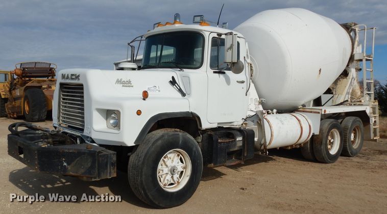 image for item DG6407 1995 Mack DM690S ready mix truck