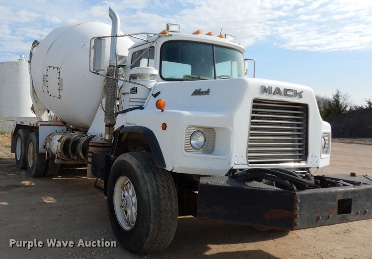 image for item DG6407 1995 Mack DM690S ready mix truck