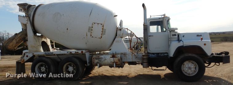 image for item DG6407 1995 Mack DM690S ready mix truck