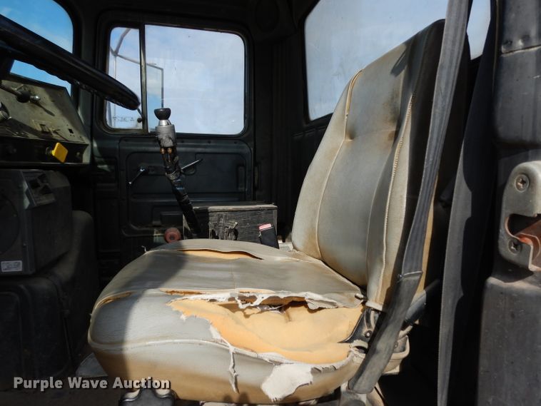 image for item DG6407 1995 Mack DM690S ready mix truck