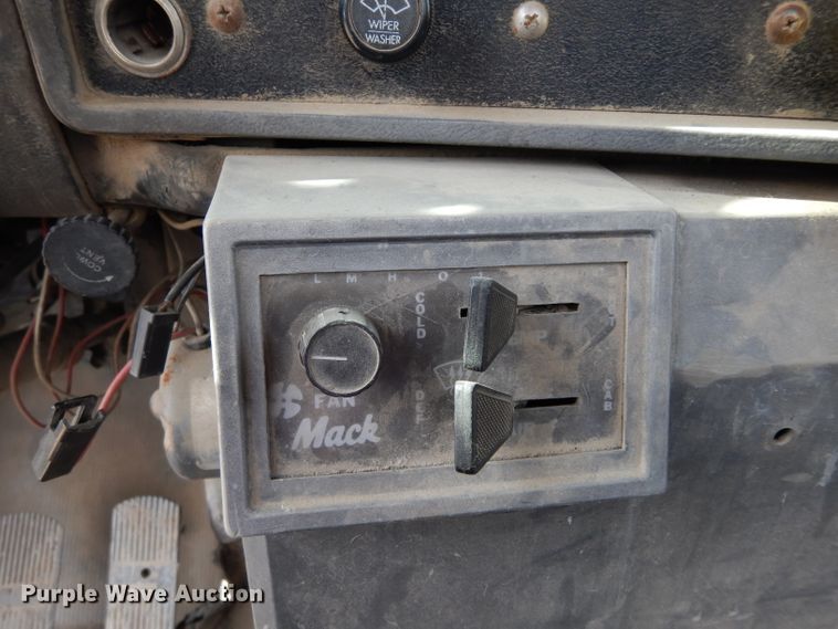 image for item DG6407 1995 Mack DM690S ready mix truck