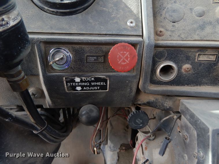 image for item DG6407 1995 Mack DM690S ready mix truck