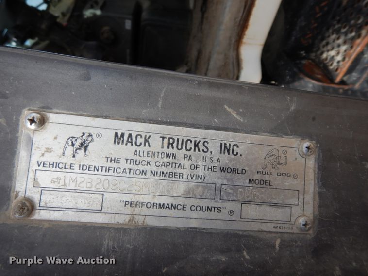 image for item DG6407 1995 Mack DM690S ready mix truck