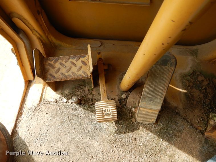 image for item DG6408 1987 Caterpillar 615 elevating scraper