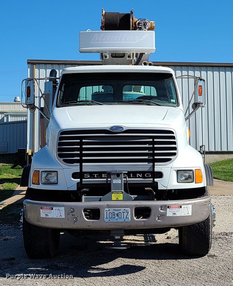 image for item DG7707 2007 Sterling LT9500 crane truck