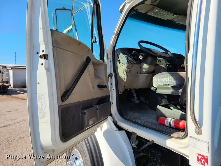 image for item DG7707 2007 Sterling LT9500 crane truck