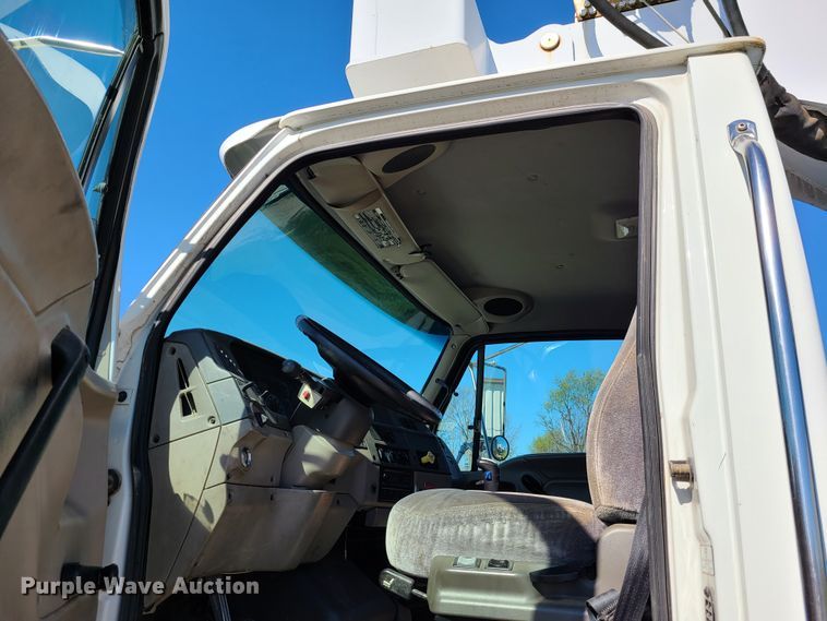 image for item DG7707 2007 Sterling LT9500 crane truck