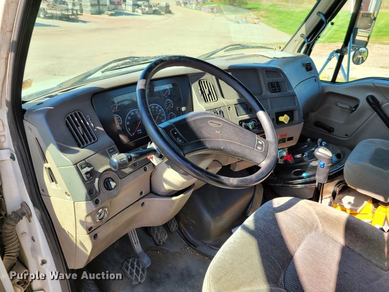 image for item DG7707 2007 Sterling LT9500 crane truck