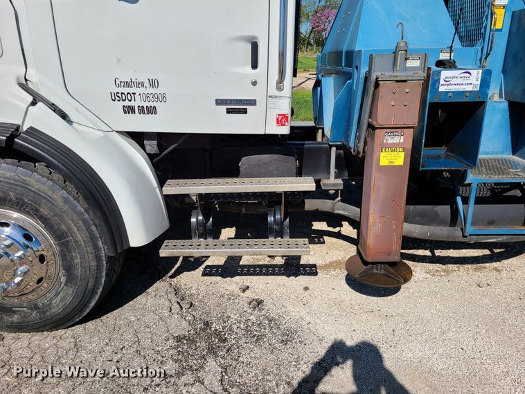 image for item DG7707 2007 Sterling LT9500 crane truck