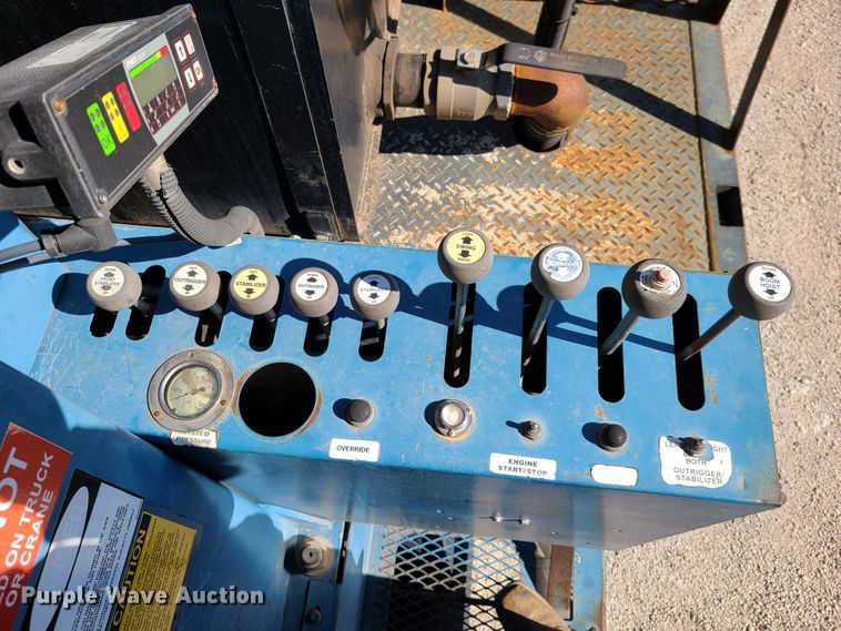 image for item DG7707 2007 Sterling LT9500 crane truck