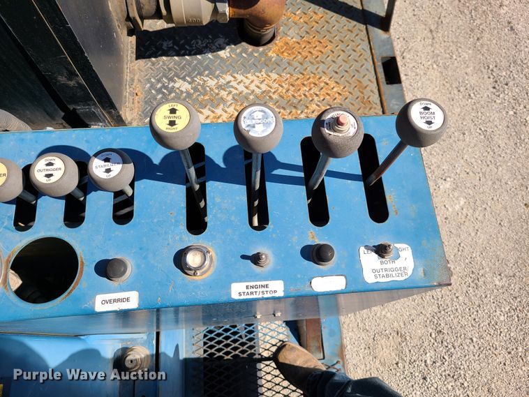 image for item DG7707 2007 Sterling LT9500 crane truck