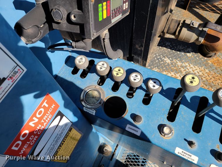 image for item DG7707 2007 Sterling LT9500 crane truck