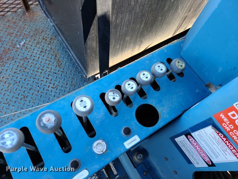 image for item DG7707 2007 Sterling LT9500 crane truck