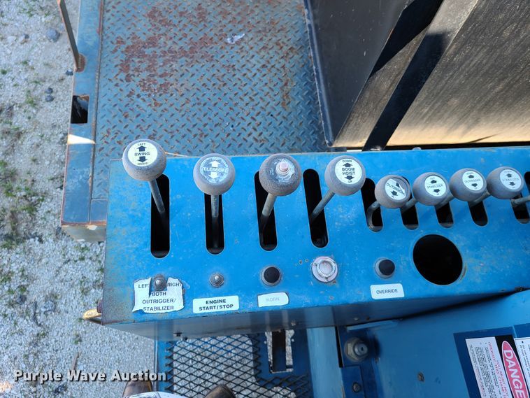 image for item DG7707 2007 Sterling LT9500 crane truck