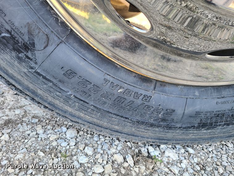 image for item DG7707 2007 Sterling LT9500 crane truck