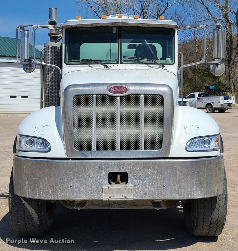 image for item DG7710 2007 Peterbilt 335 ready mix truck