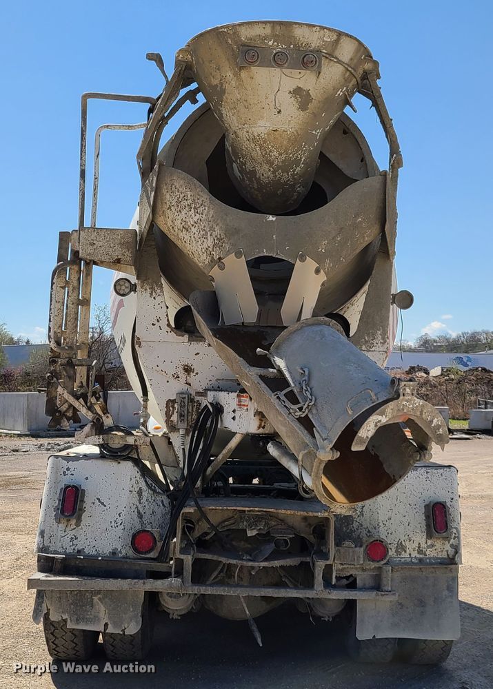 image for item DG7710 2007 Peterbilt 335 ready mix truck