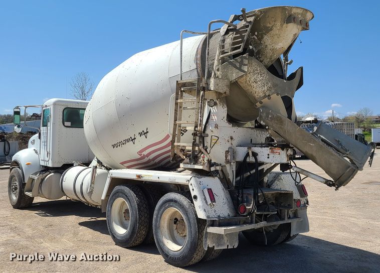 image for item DG7710 2007 Peterbilt 335 ready mix truck