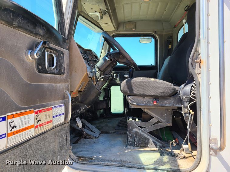 image for item DG7710 2007 Peterbilt 335 ready mix truck