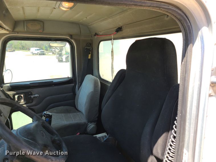 image for item DG7710 2007 Peterbilt 335 ready mix truck