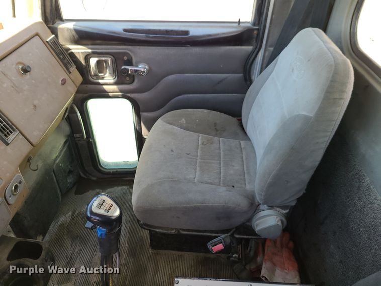 image for item DG7710 2007 Peterbilt 335 ready mix truck