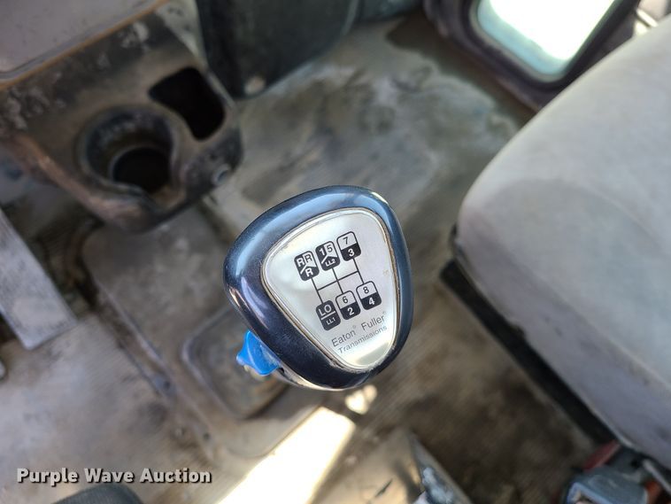 image for item DG7710 2007 Peterbilt 335 ready mix truck