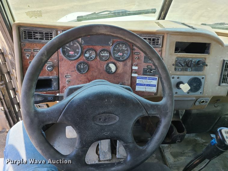 image for item DG7710 2007 Peterbilt 335 ready mix truck