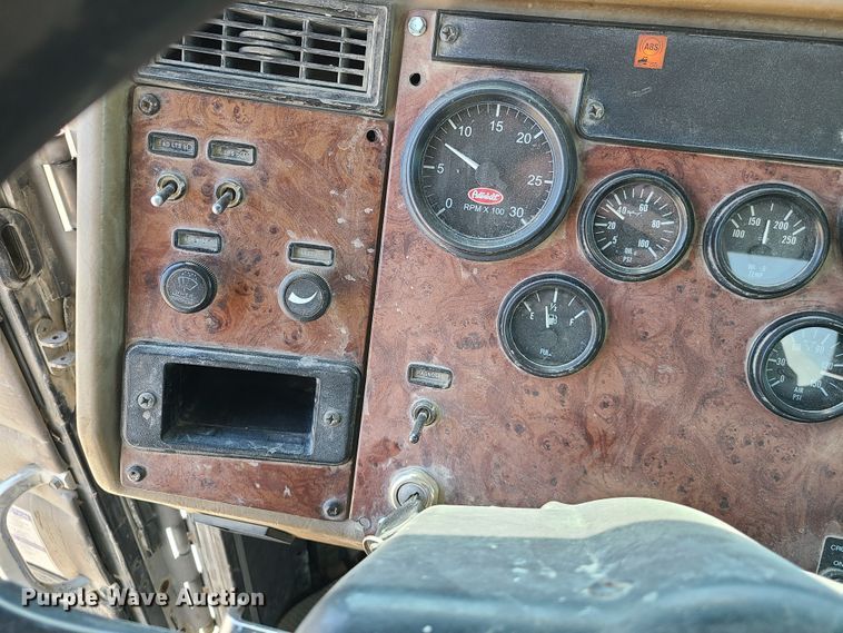 image for item DG7710 2007 Peterbilt 335 ready mix truck