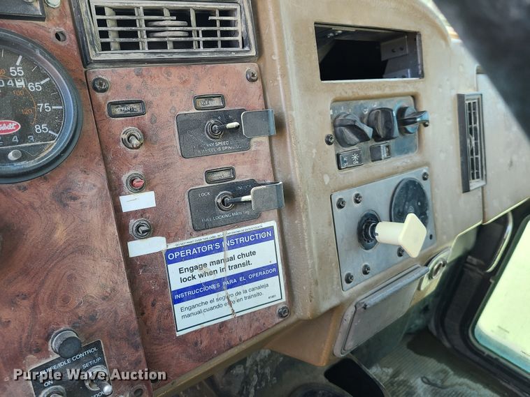 image for item DG7710 2007 Peterbilt 335 ready mix truck