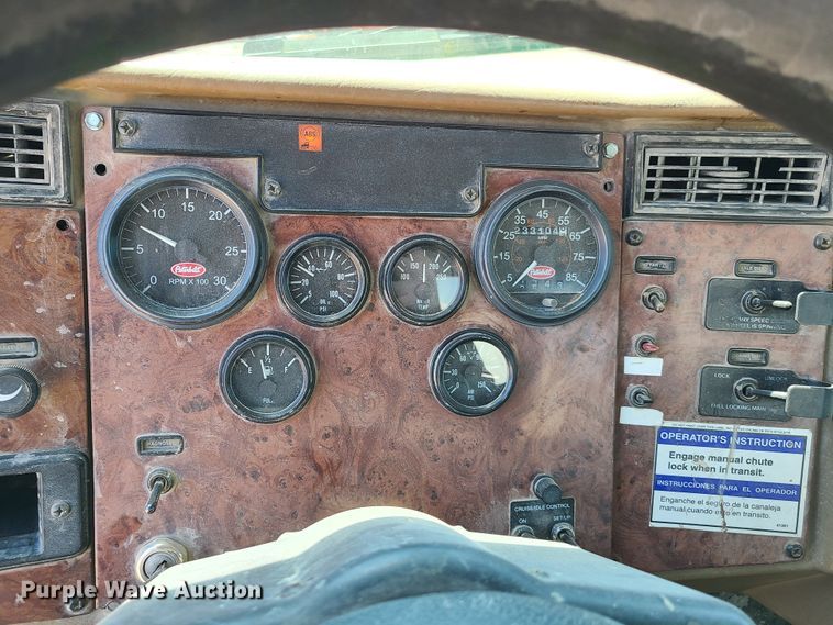 image for item DG7710 2007 Peterbilt 335 ready mix truck