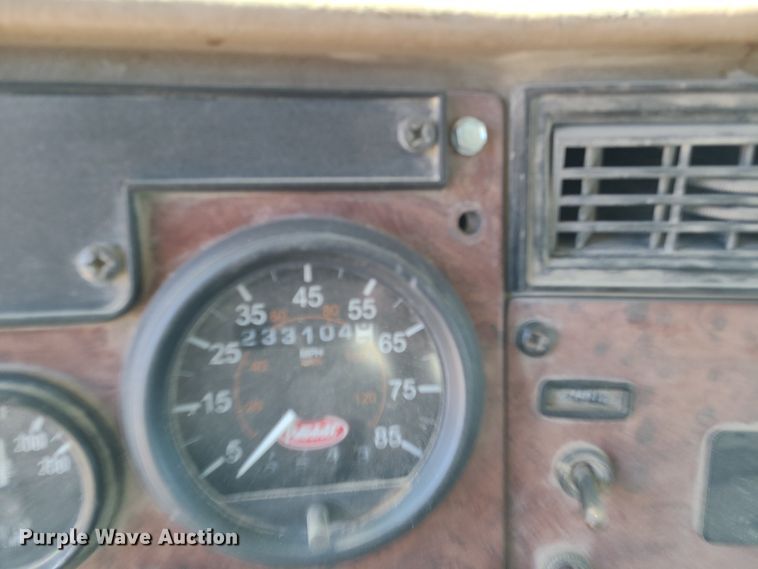 image for item DG7710 2007 Peterbilt 335 ready mix truck