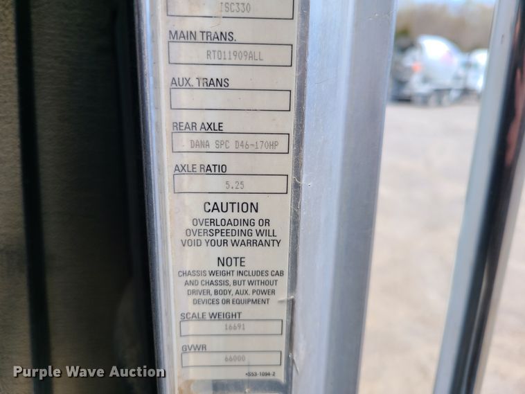 image for item DG7710 2007 Peterbilt 335 ready mix truck