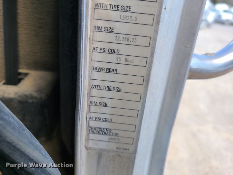 image for item DG7710 2007 Peterbilt 335 ready mix truck