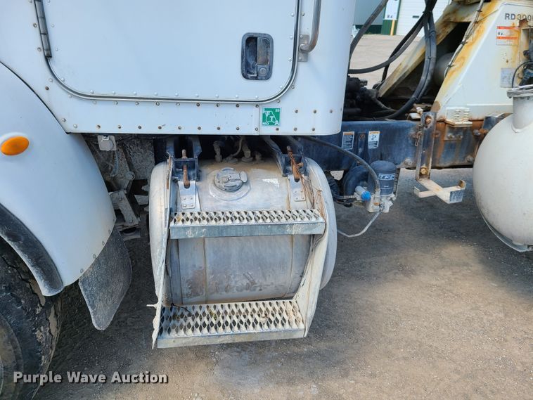 image for item DG7710 2007 Peterbilt 335 ready mix truck