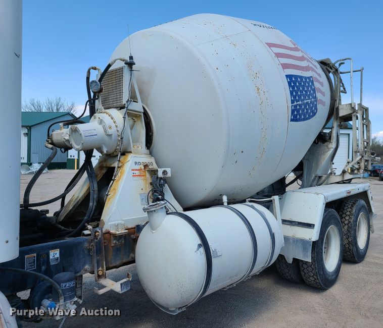 image for item DG7710 2007 Peterbilt 335 ready mix truck