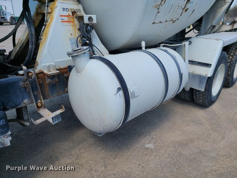 image for item DG7710 2007 Peterbilt 335 ready mix truck