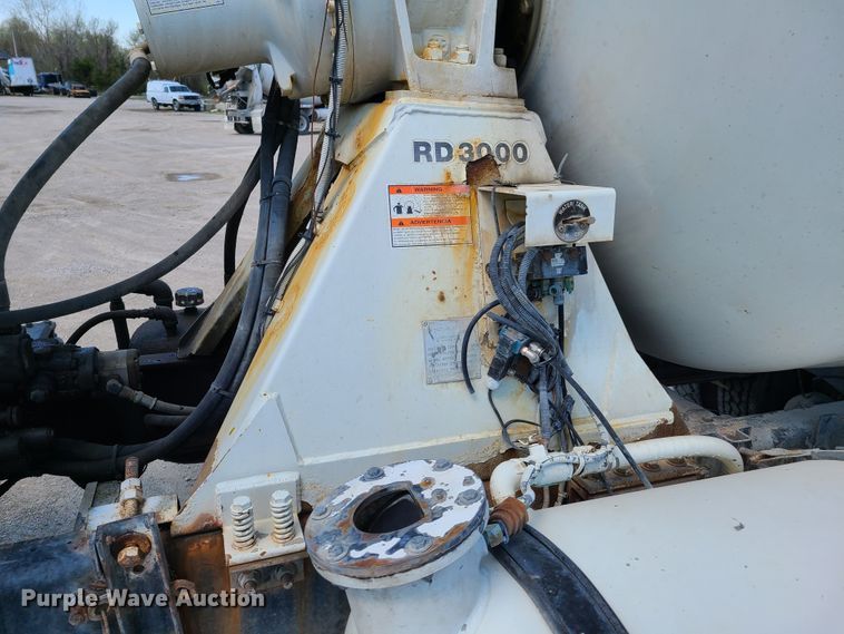 image for item DG7710 2007 Peterbilt 335 ready mix truck