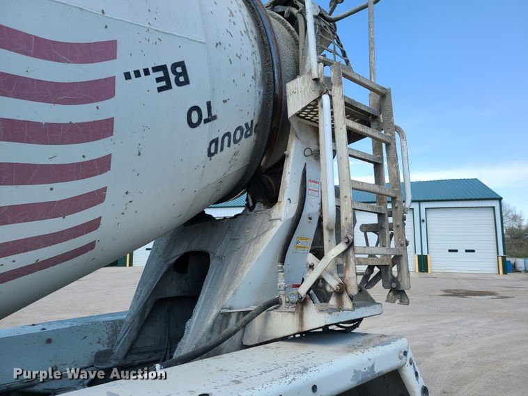 image for item DG7710 2007 Peterbilt 335 ready mix truck