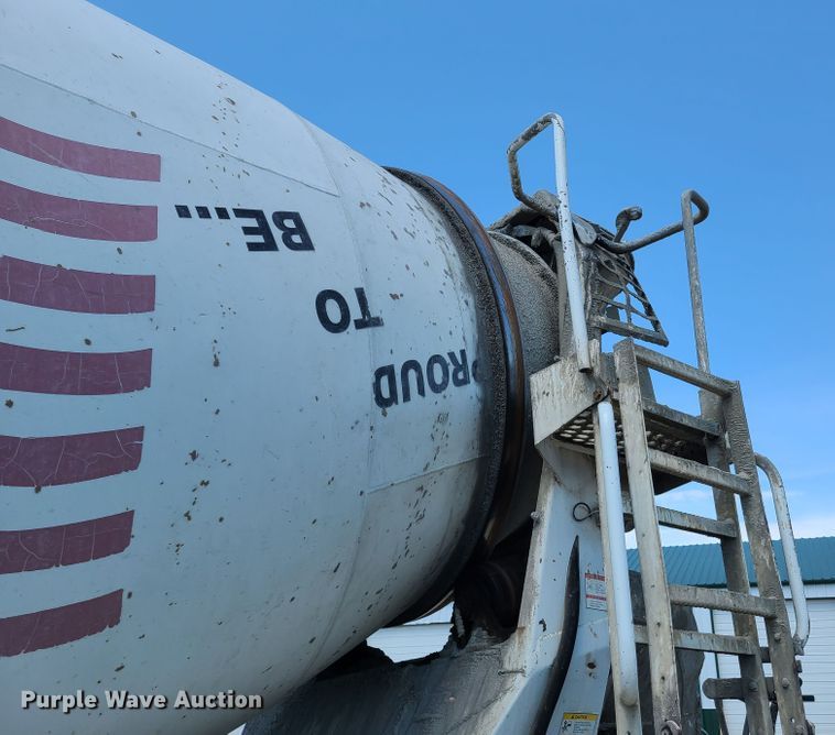 image for item DG7710 2007 Peterbilt 335 ready mix truck