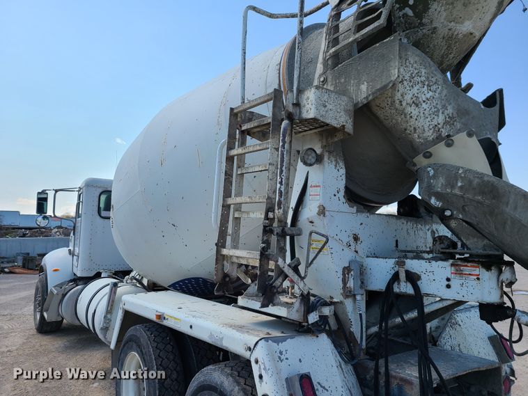 image for item DG7710 2007 Peterbilt 335 ready mix truck