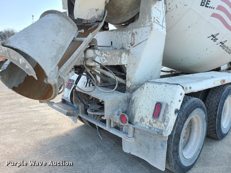 image for item DG7710 2007 Peterbilt 335 ready mix truck