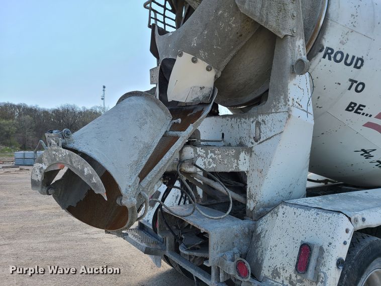 image for item DG7710 2007 Peterbilt 335 ready mix truck