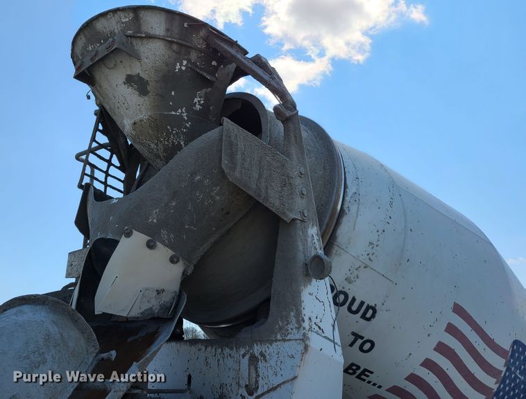 image for item DG7710 2007 Peterbilt 335 ready mix truck