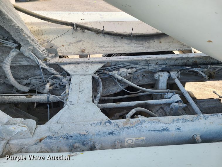 image for item DG7710 2007 Peterbilt 335 ready mix truck