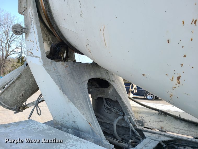 image for item DG7710 2007 Peterbilt 335 ready mix truck